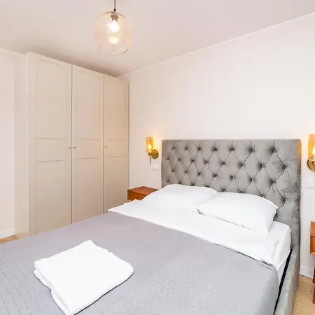 Pobookowane River View *