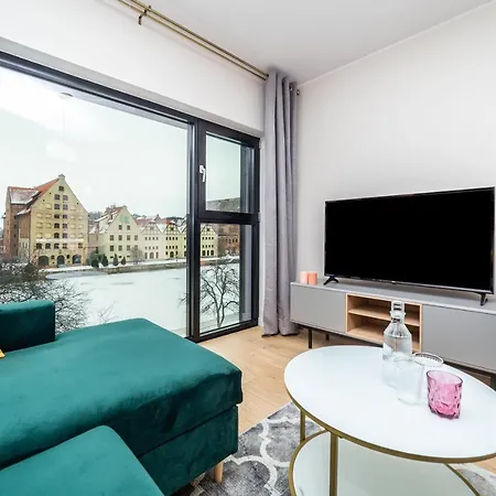 Pobookowane River View