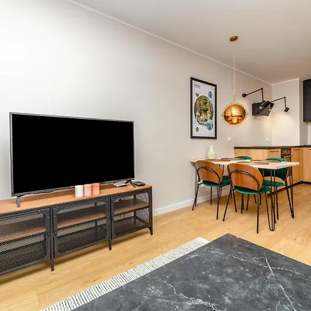 Pobookowane River View