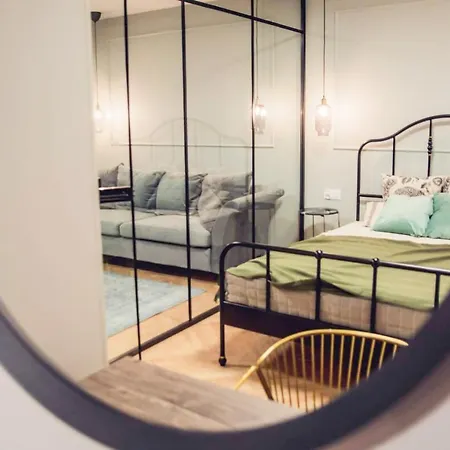 Pobookowane River View