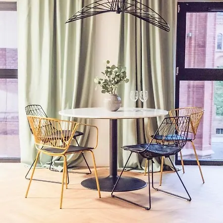 Pobookowane River View