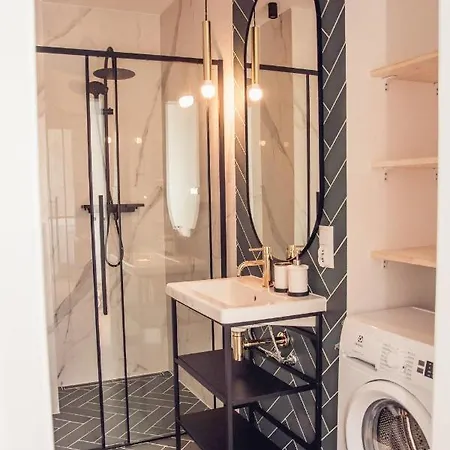 Pobookowane River View *