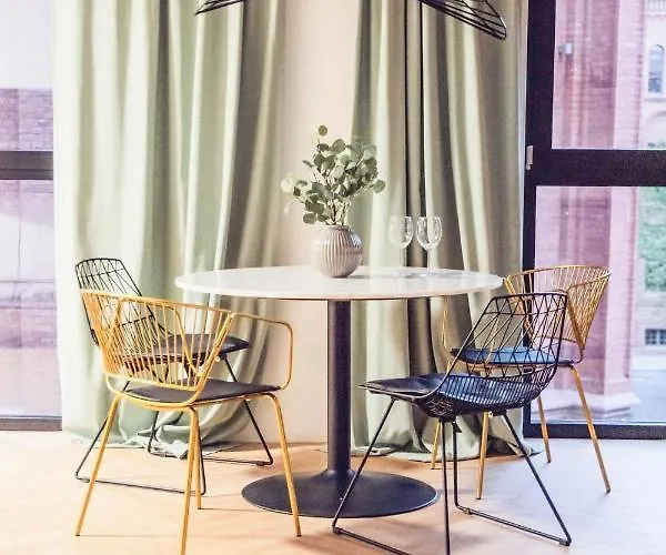 Pobookowane River View